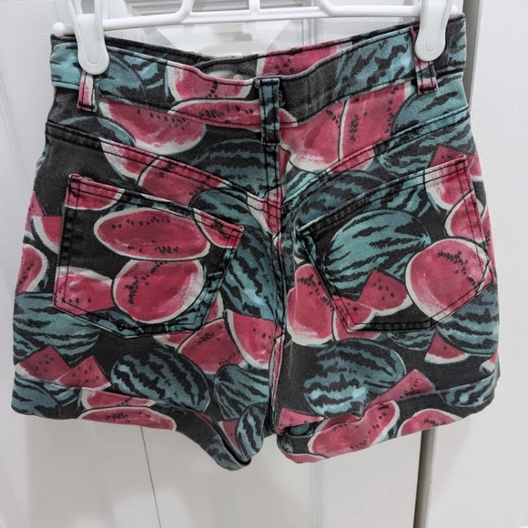 Shorts - Picture 2 of 4